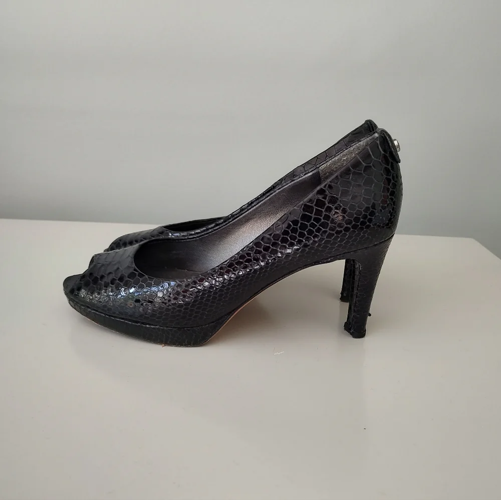 Stuart Weitzman Black Crystal Leather Plainfield Logo Snakeskin Peep Toe…